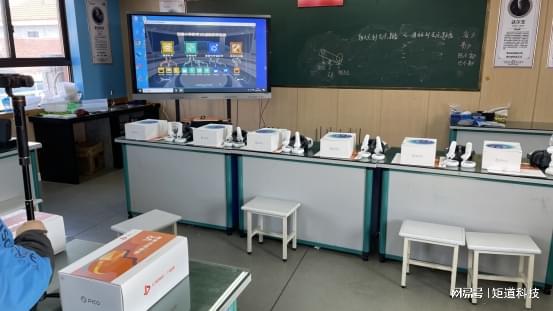 心小学：VR课堂让学习身临其境AG凯发K8国际金华市罗埠中(图2)