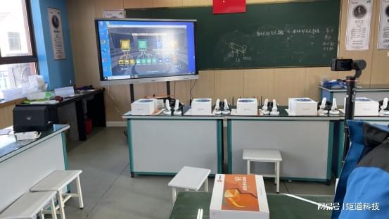 心小学：VR课堂让学习身临其境AG凯发K8国际金华市罗埠中(图1)