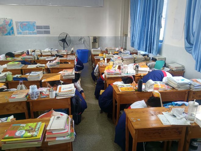 5年“5·12”防震减灾应急疏散演练K8凯发登录达州高新中学举行202(图3)