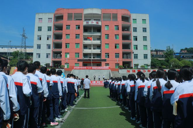 5年“5·12”防震减灾应急疏散演练K8凯发登录达州高新中学举行202(图5)
